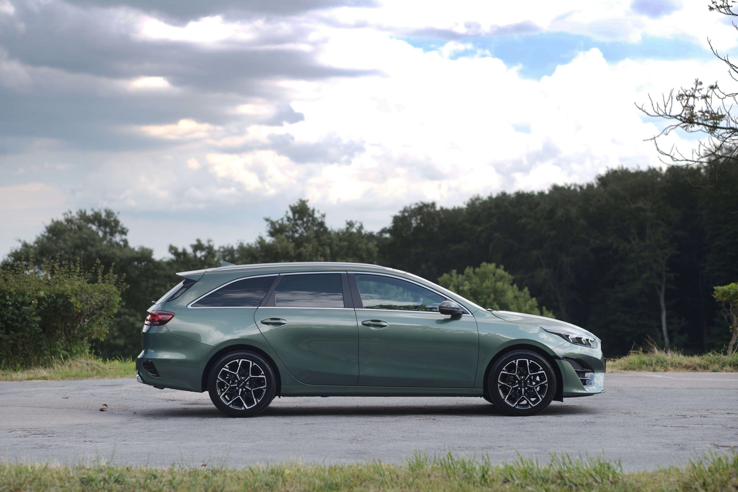 Kia Ceed Sportswagon in Hertz Gruppe M CDAR – kompakter Kombi mit Automatik