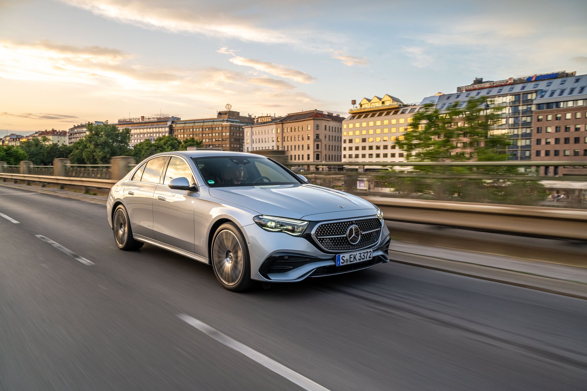 Mercedes-Benz E-Klasse W214 Pressefoto – Fahrzeugklasse PDMR bei Sixt