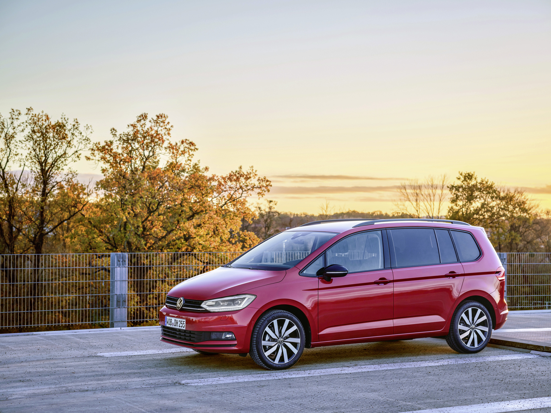 VW Touran als Familienvan in der Europcar IWAR-Klasse – flexibles Sitzkonzept mit bis zu 7 Sitzen