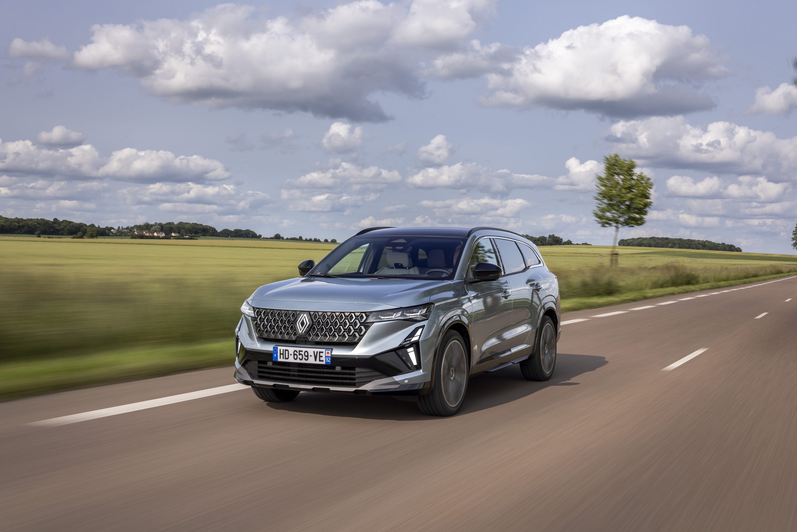Renault Espace Full Hybrid in der Europcar IWAR-Klasse – SUV-Crossover mit 200 PS und Automatikgetriebe
