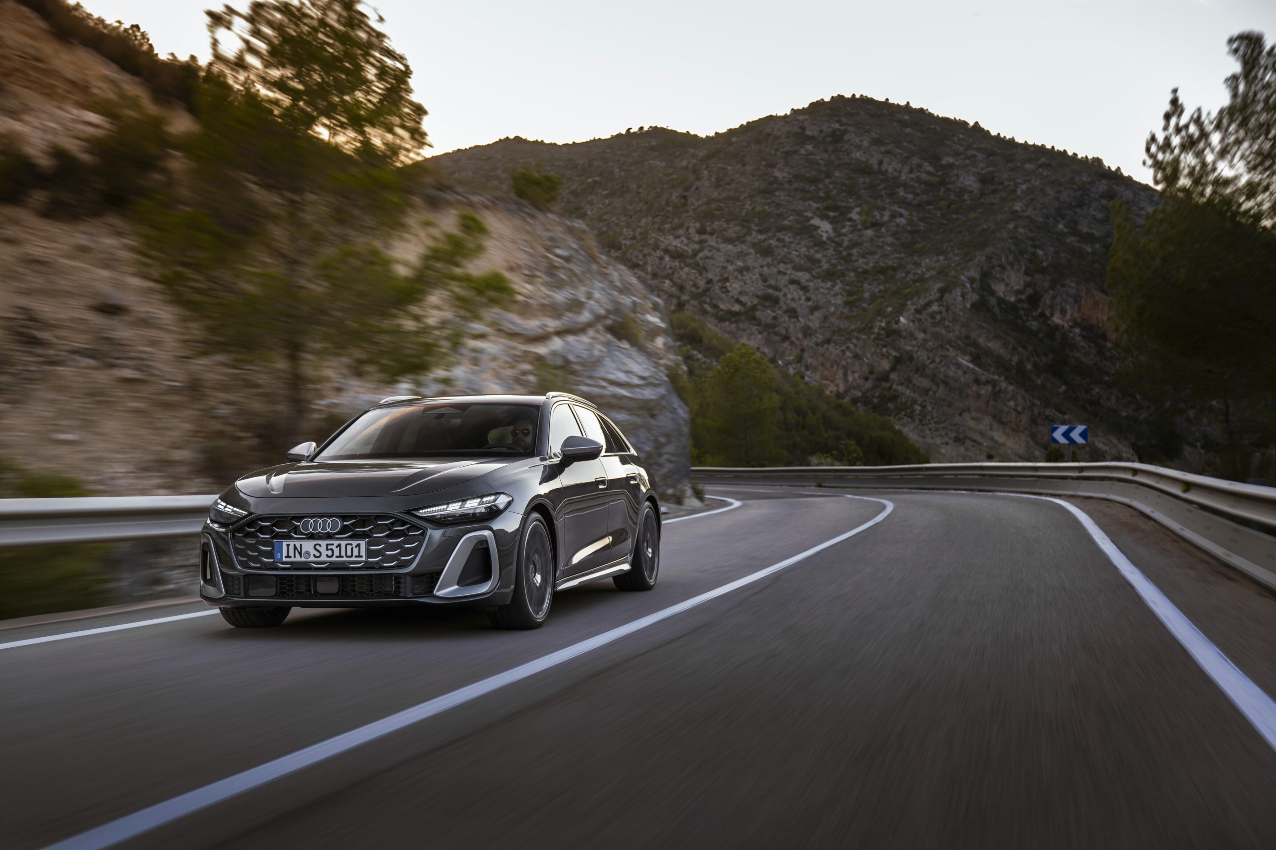 Audi S5 Avant B10 in der Sixt GWSR-Klasse – 3/4-Frontansicht