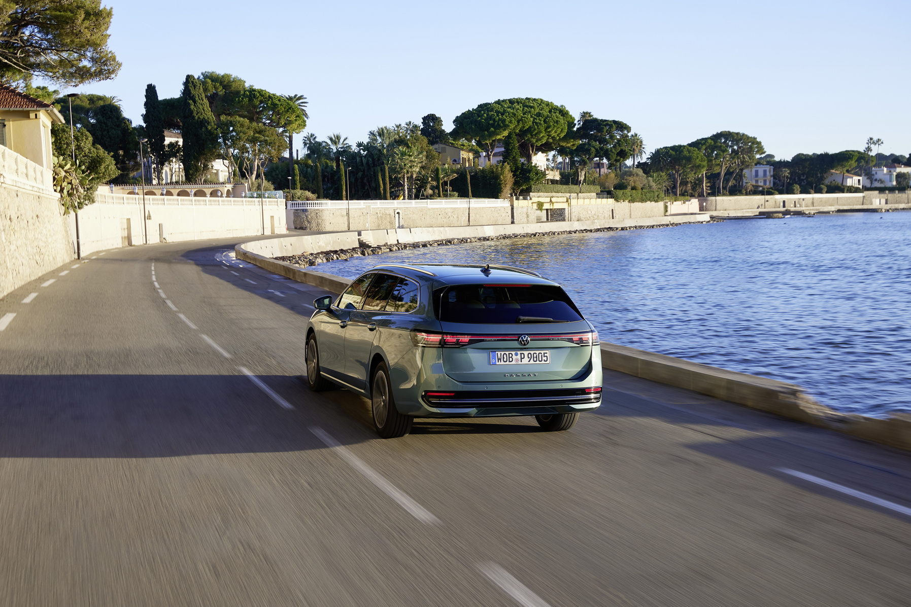 VW Passat Variant B9 in der Sixt SWAR-Klasse – 3/4-Frontansicht