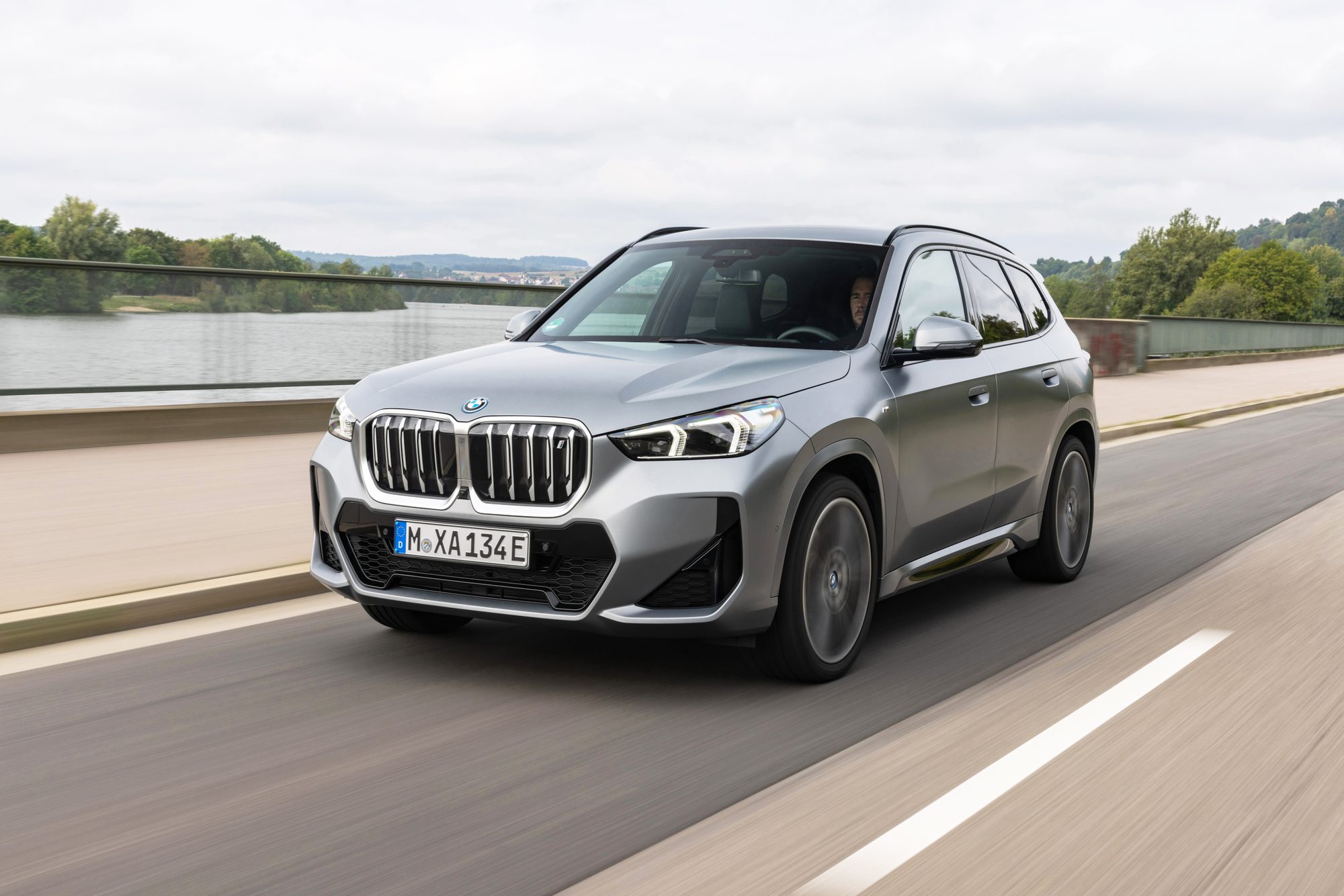 BMW X1 U11 in der Sixt GFAR-Klasse – 3/4-Frontansicht